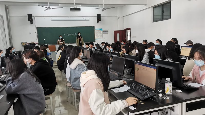 考试时间一般通过以下渠道公布：